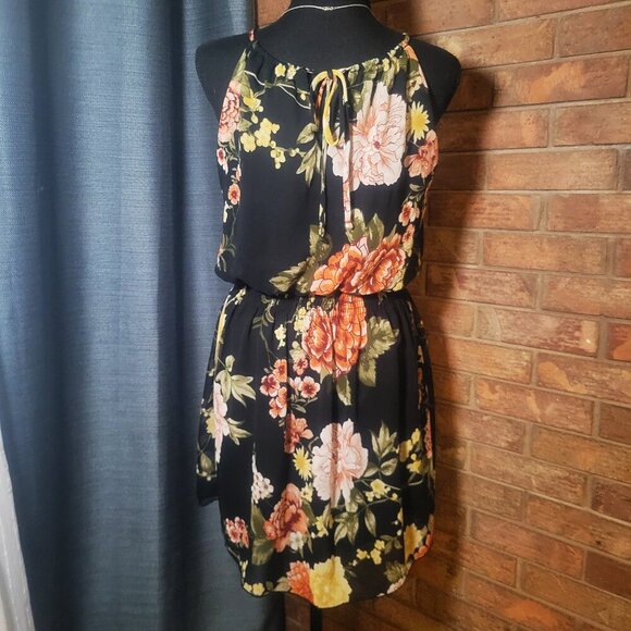 Lovely Floral Gathered Halter w/Cinched Waist and Tiem Back Mini Dress - Size L - Picture 4 of 12